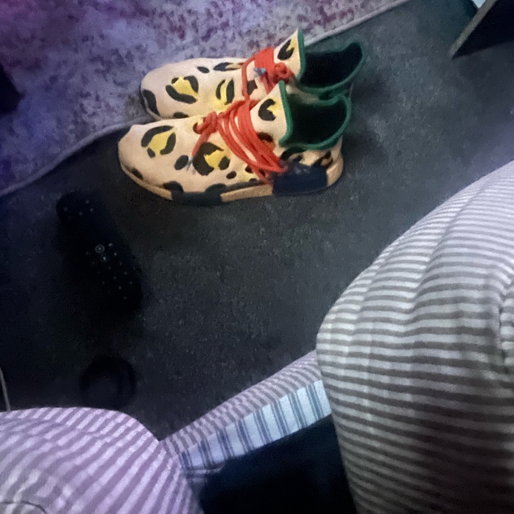 Pharrell Williams sneaks chats print a lot goin on. Very exotic - Picture 4 of 4